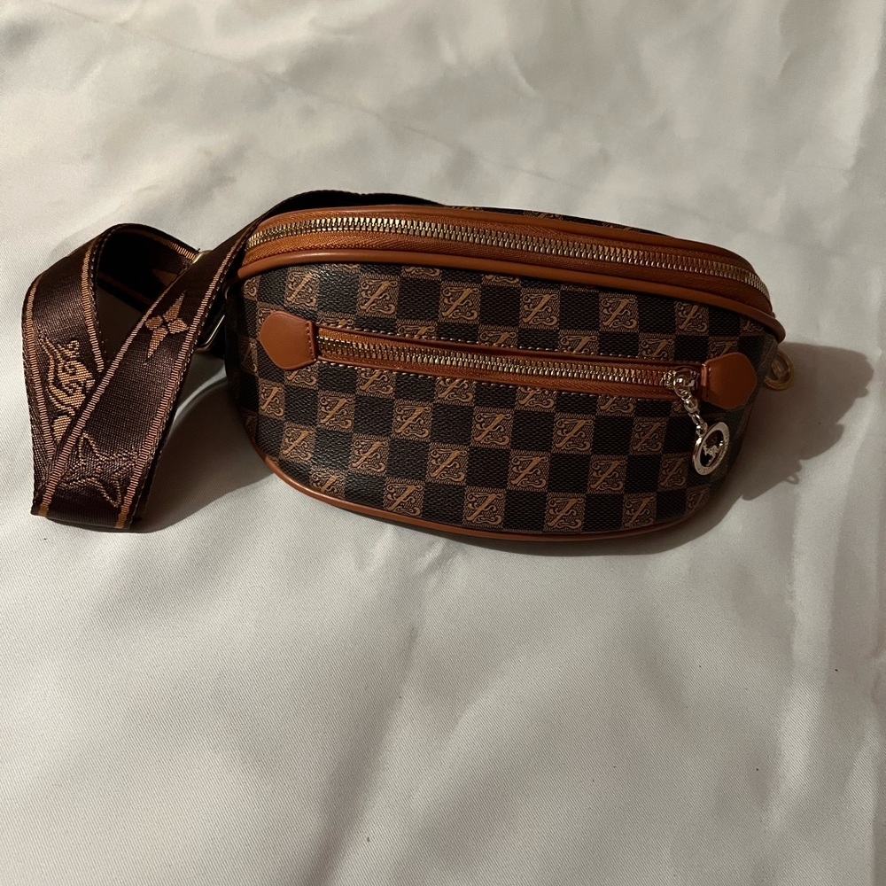 fashionable sling back with multi storage Brown